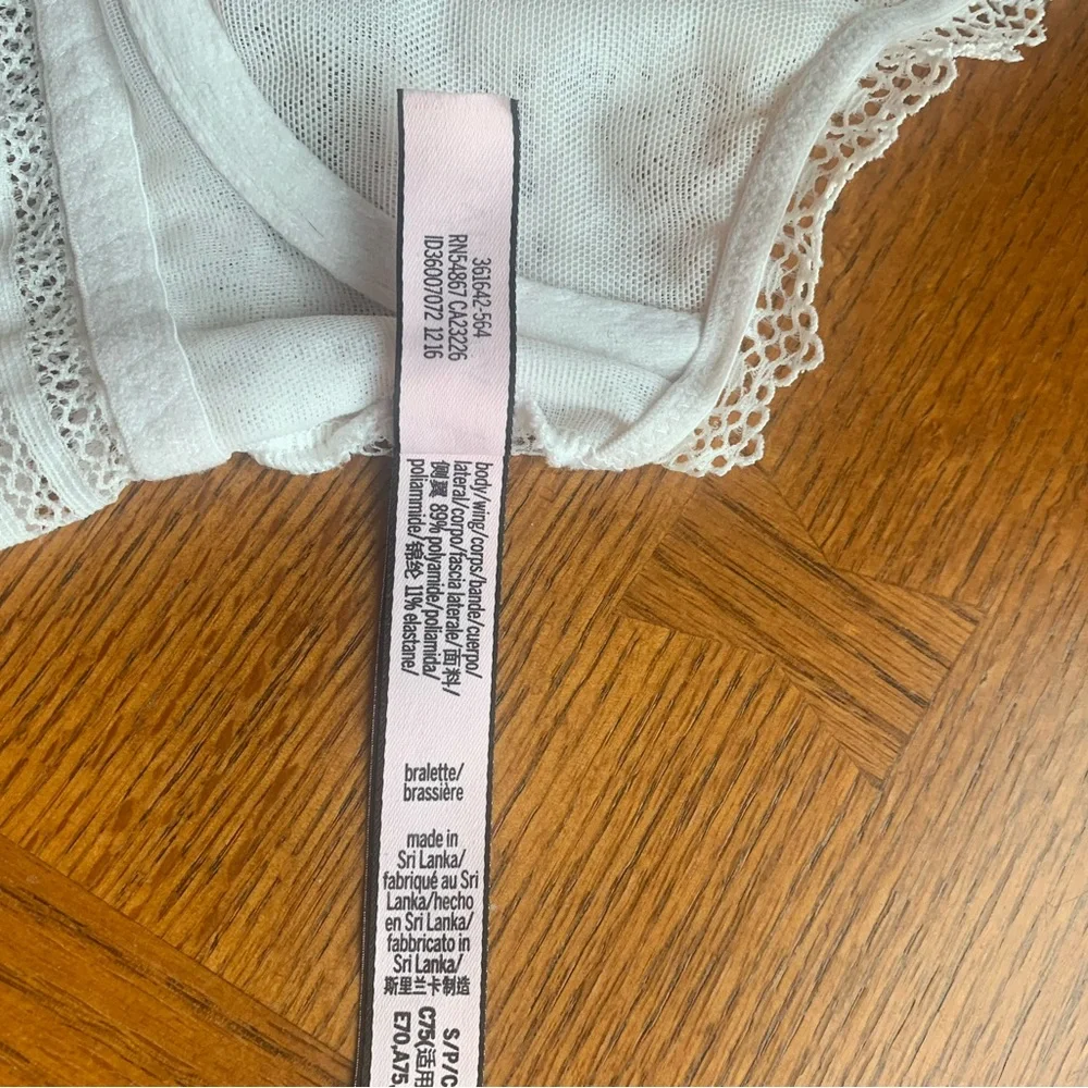 VICTORIA'S SECRET
High-Neck Crochet Lace Bralette - Picture 10 of 12